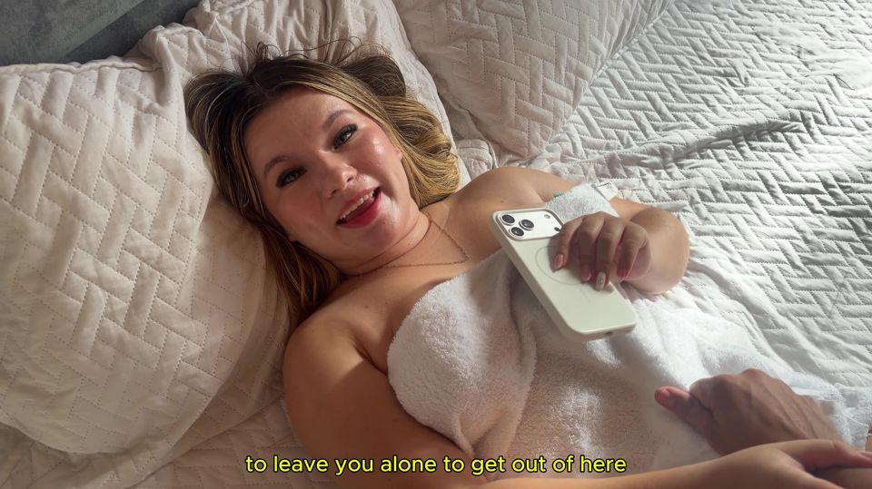 STEPSISTER enters my room in a TOWEL and receives her well-deserved...