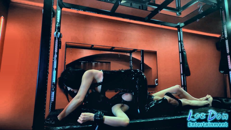 Lesbian Facesitting Makes the Slave Girl Totally Horny