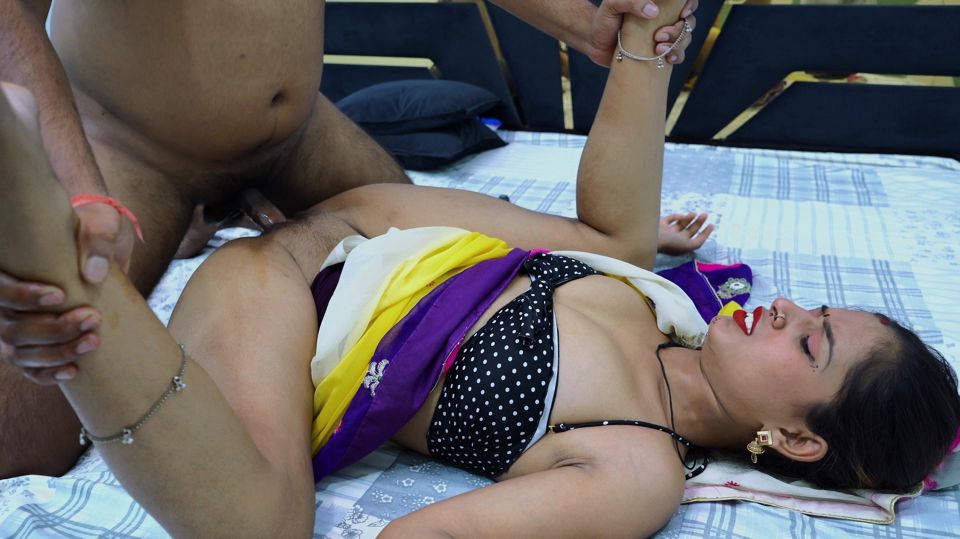 Makan mailik ne room dene ke bahane kar di chudai