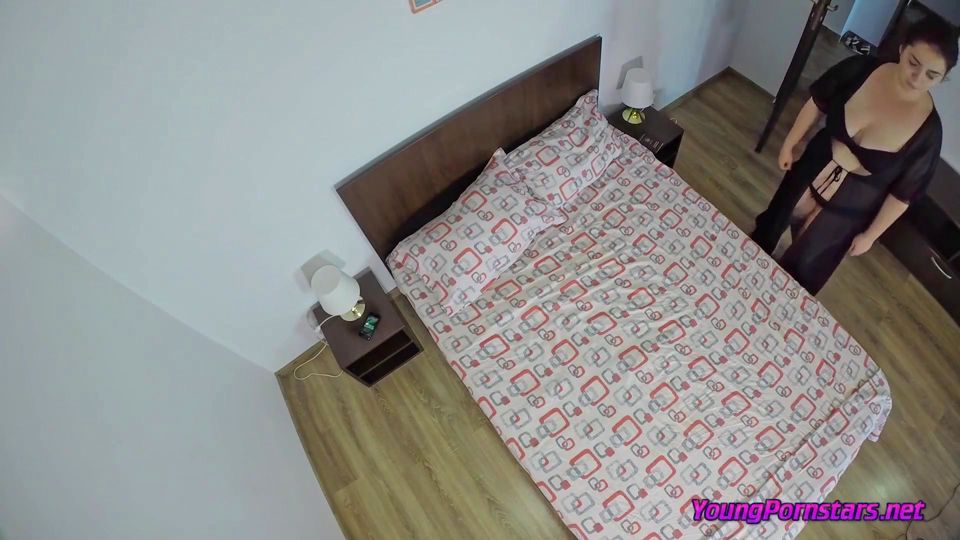 Fat girl masturbating
