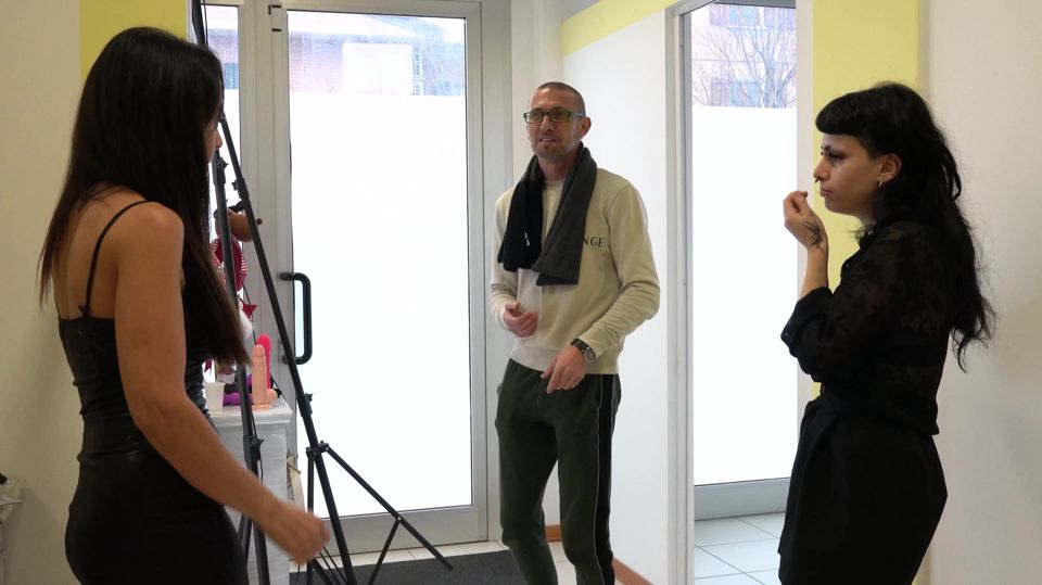 Behind the Scenes, Interview with a Very Boss