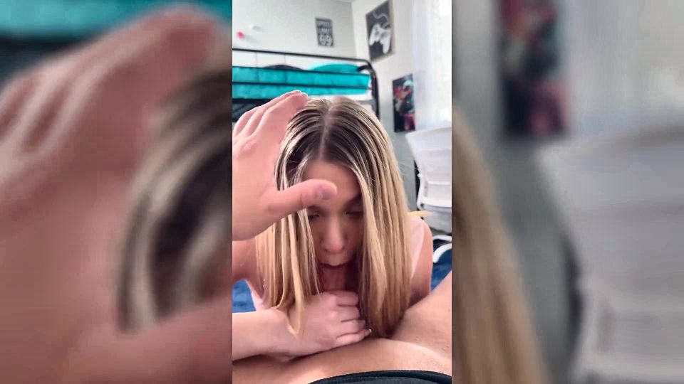 Bubble Butt College Blonde Throws It Back in Dorm - Becky Summer
