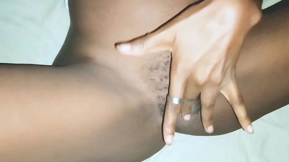 She almost fucked her pussy with the box of beauty product