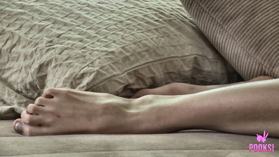 Small boobed college teen Lynn fingering her warm snatch!
