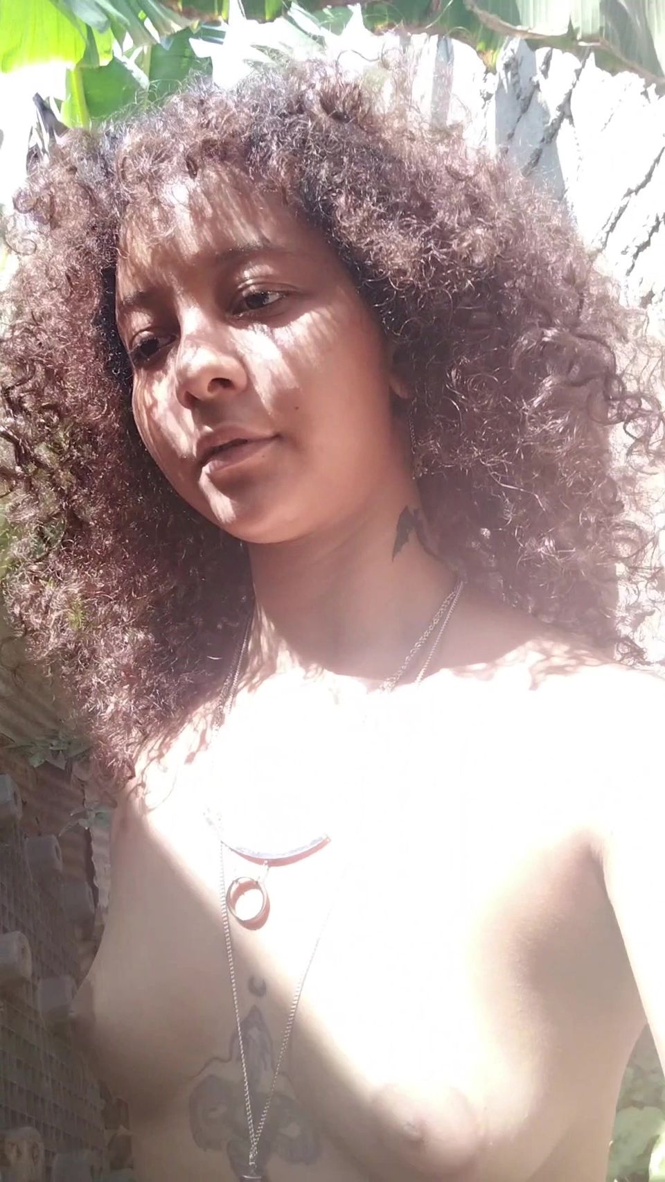 Come with me to give me a nice shower My neighbors see me