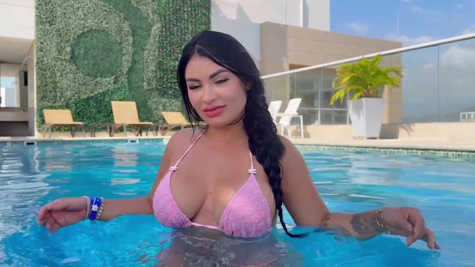 Beautiful Colombian Tourist Plays and Gets Fucked by Stranger She Meets at a Very Prestigious Resort