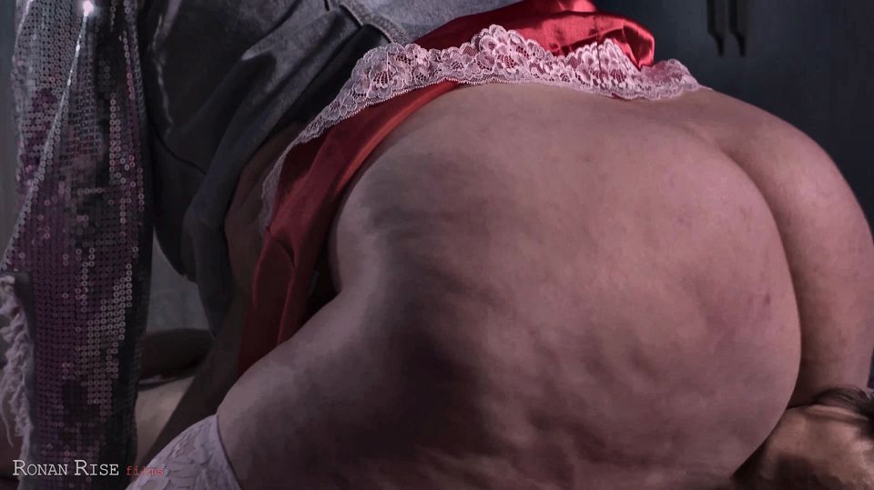 Thick Ass Chick in Stockings Sits on Skinny Boy's Face & Rides His Tongue to Orgasm