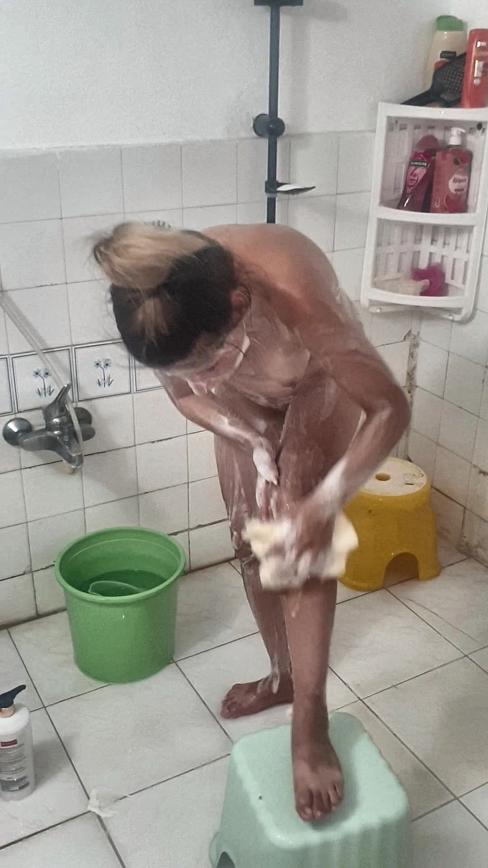 Sexy housewife in the bathroom, in her most natural state.