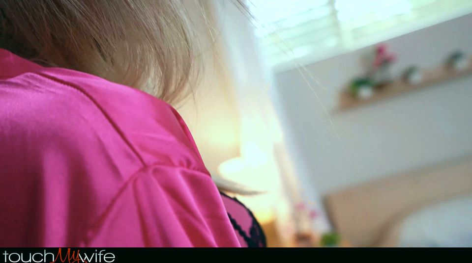TouchMyWife - Blindfolded Hotwife Takes the THICKEST BLACK COCK EVER - Kyler Quinn