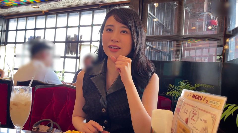 A118F06 A beautiful, innocent, and sensible office lady started a matching app while looking for a boyfriend! Despite her high communication skills, she gets excited and becomes a nymphomaniac despite embarrassment from her sly body touches!