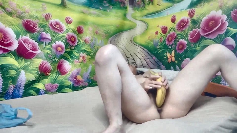 She Enjoy Fuck Big Banana for Her Horny