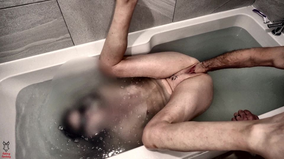 Extreme Fetish Mermaid Underwater Bath Fisting Pussy MILF