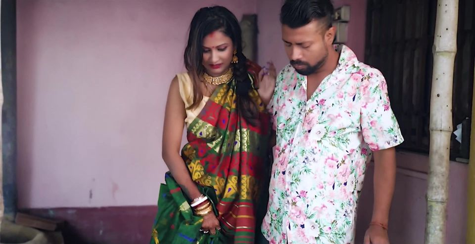 Step son ke samne hi uski step mother ko chod diya
