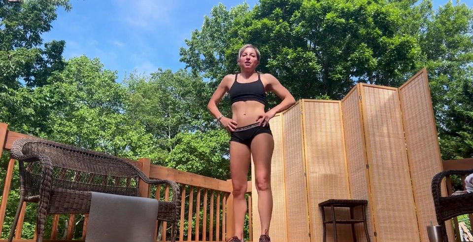 How Many Burpees Lora Cross Can Do