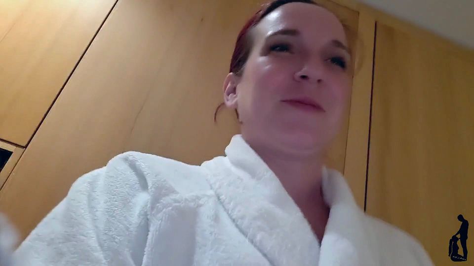 Hot Looks in the Sauna - and Then His Room Card