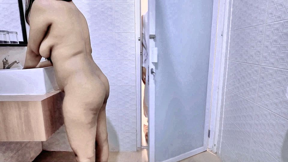 Stepfather caught naked and then trapped in an illicit relationship
