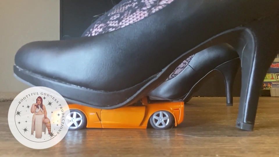 Crushed Dreams: Giantess Bootyful Bella Blast Vs the Orange Sports Car