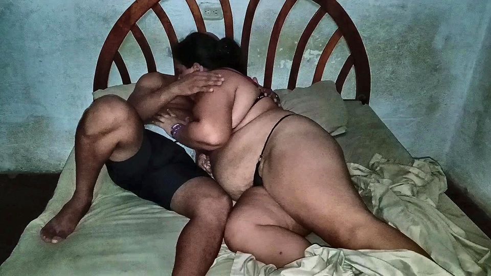 I'm watching movie with the father-in-law, but he wants my ass so much that he ends up fucking me so well while his stepson is at work.