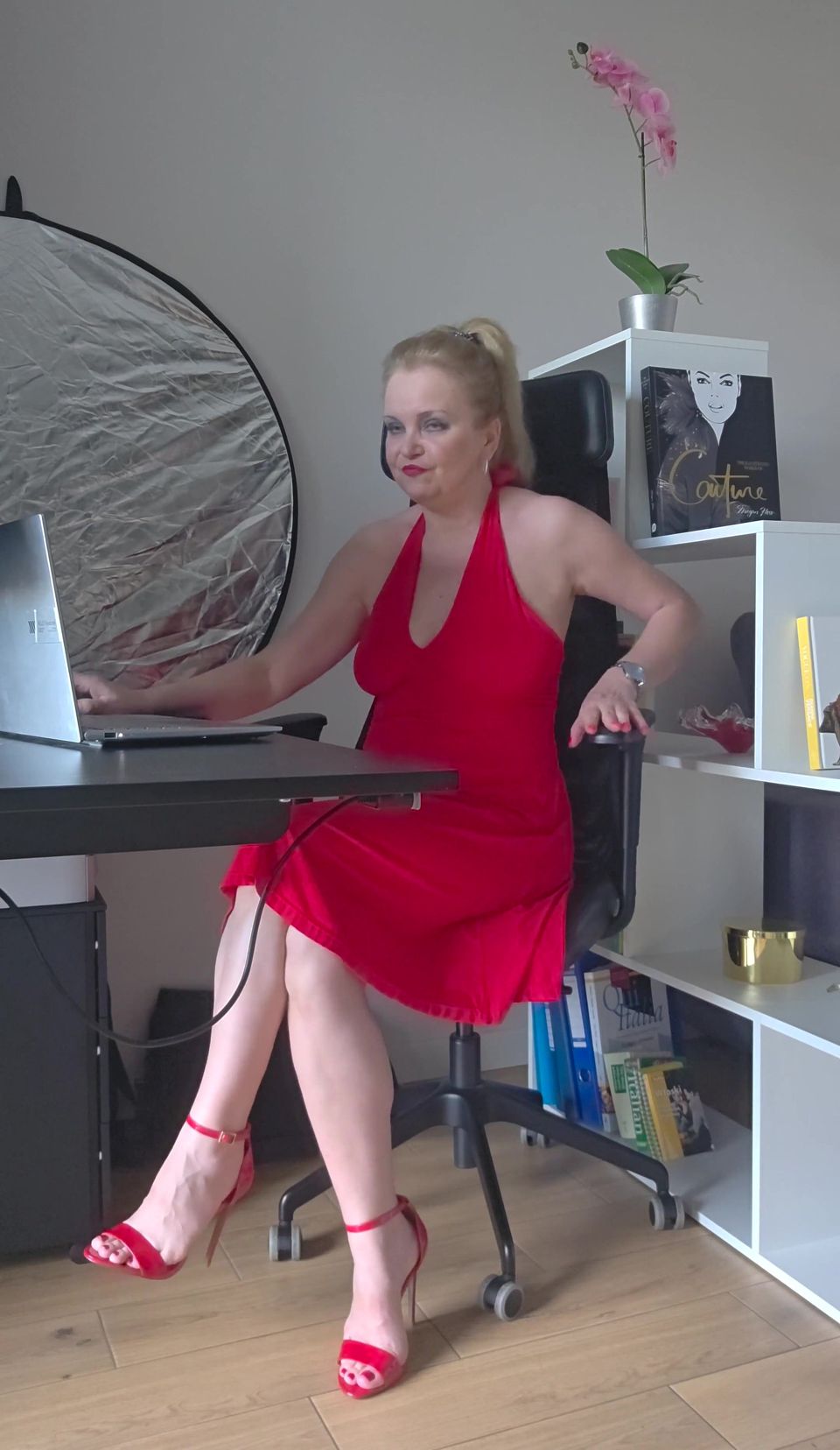 Auntie Getting Horny Online