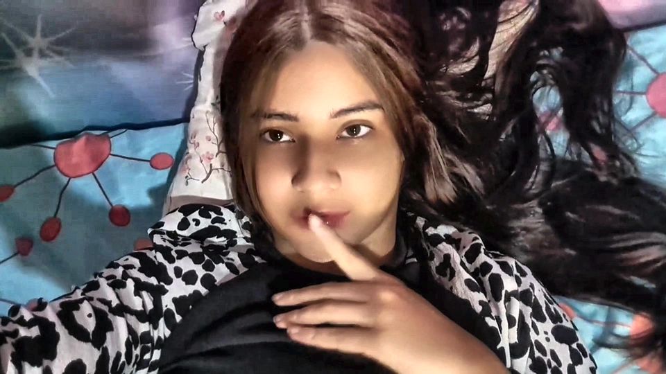 Young wife cheated on her husband with a delivery man