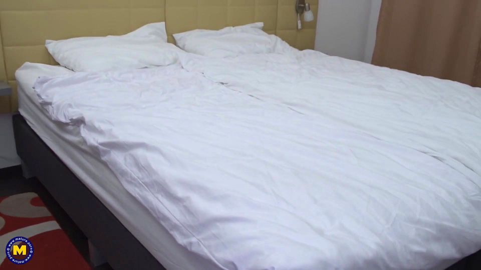 Horny Mature Jacquelin Fingers Her Hairy Pussy in Bed