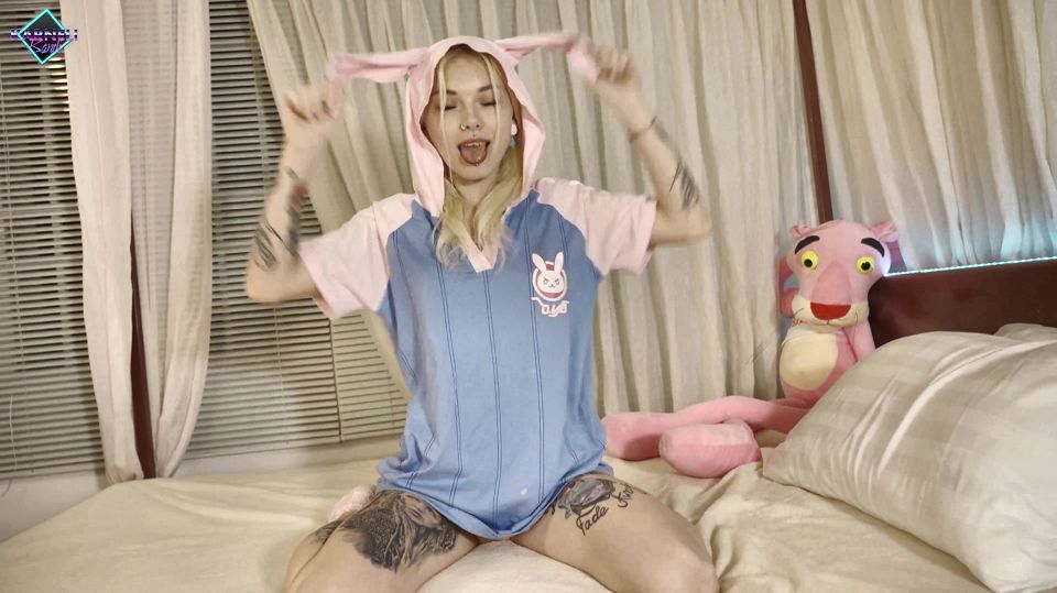 Cute Bunny-girl Plays with Her Anal Hole