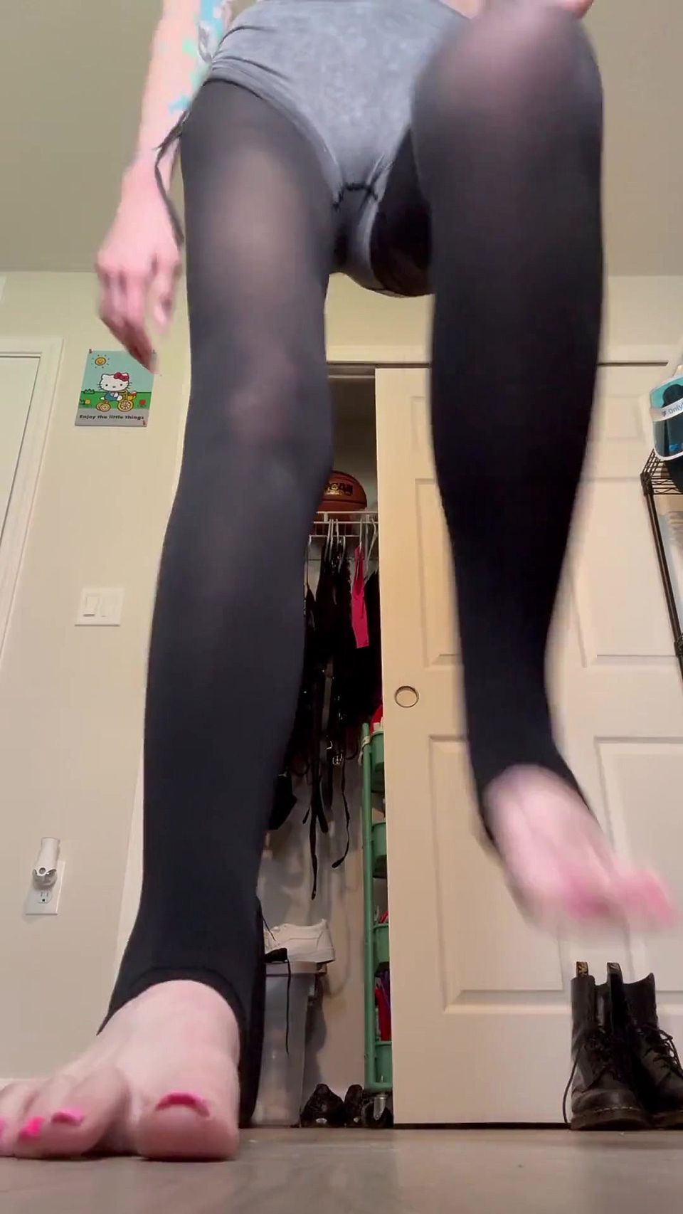 Stomping Hard Barefoot in Stirrups Size 16 Feet