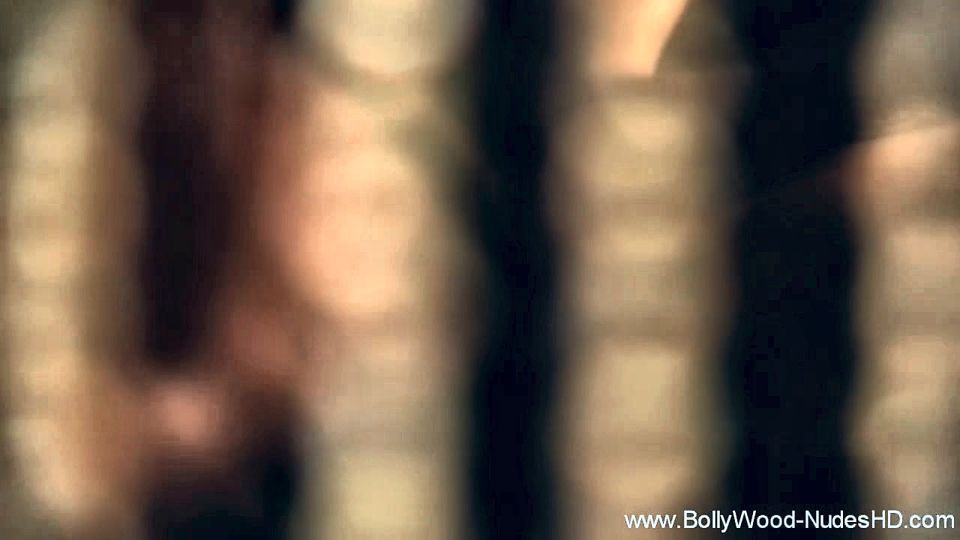 Deva Dassi's Exposed Midriff