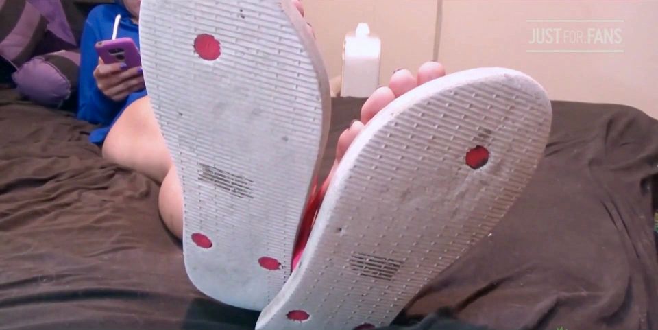 Dirty Flip Flop Dangle