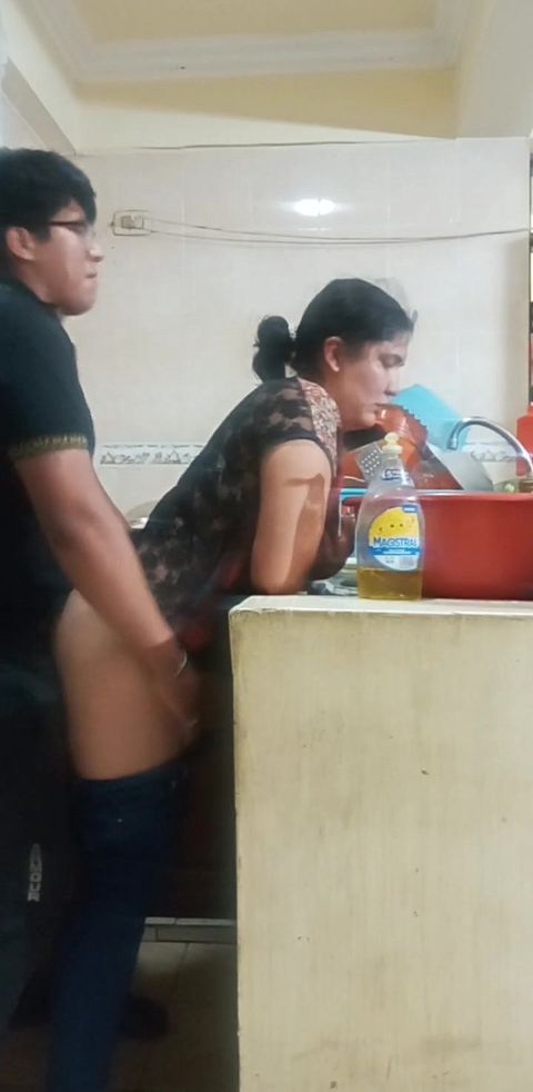Maid Fucked When She Washes the Dishes