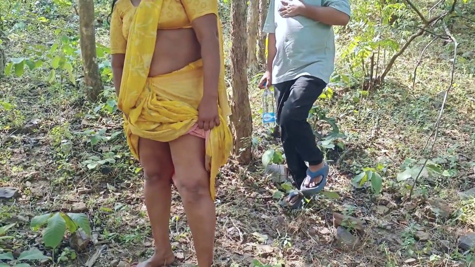 Sister in Law Put Banana Into Her Ass in the Forest, Telugu Anty Fucking