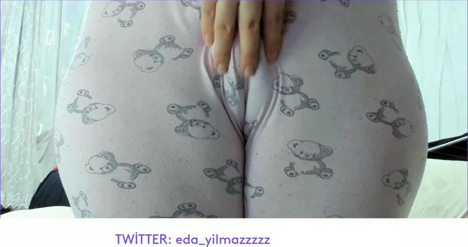 CAMELTOE- MASTURBATE WITH PAJAMAS- RUBBING PUSSY WITH PAJAMAS
