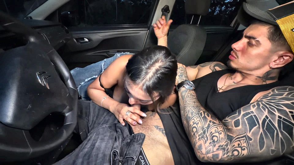 I cum inside her pussy after interviewing her in the car