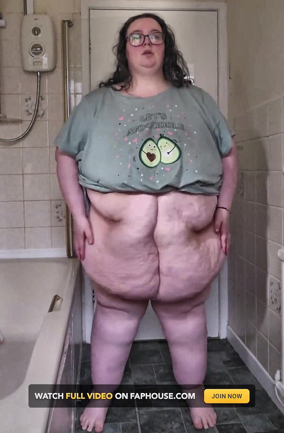 Belly Play in the Bathroom with SSBBW Goddess