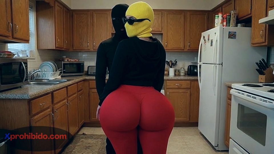 Petite Big Ass Girl Bouncing Her Huge Round Ass