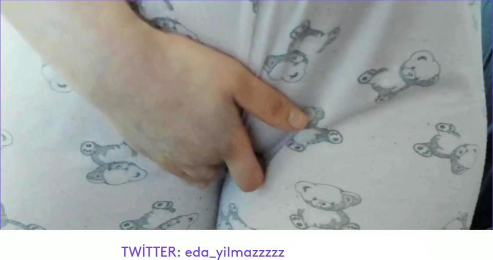CAMELTOE- MASTURBATE WITH PAJAMA- RUBBING PUSSY WITH PAJAMA