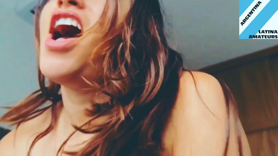 Busty Amateurs Grace and Barbara Sex Tip for Lucky Delivery Guy