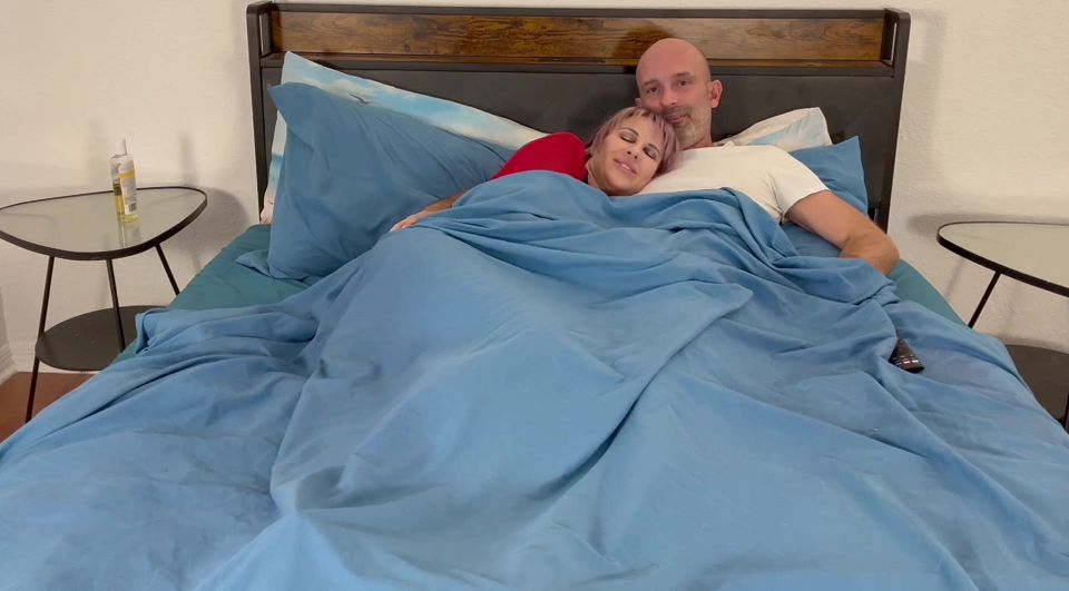 Vicky Vix Under the Covers Friendly Handjob