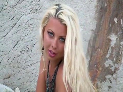 861 Famouse Blonde Lea Tyron with Nice Corsete in Beach