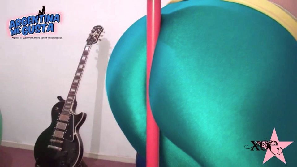 Deep Cameltoe in Green Shiny spandex. Round Ass White Latin
