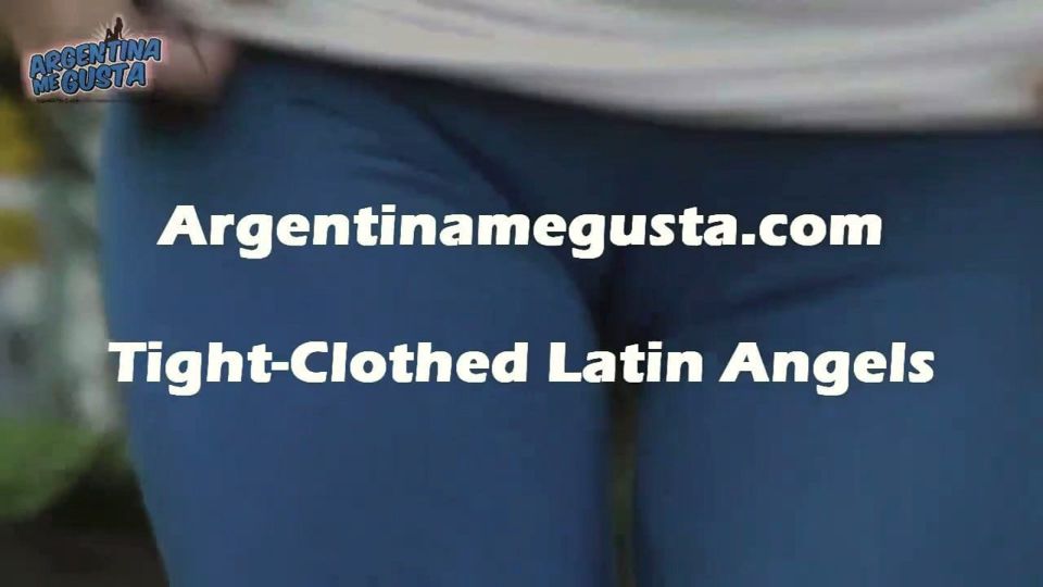 Teen with round ass in tight pants, exposing cameltoe