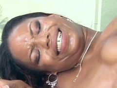 Ebony hottie gets her butt-banged
