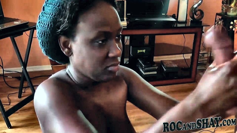 SEXY BLACK GF FUCKS BIG DICK !!