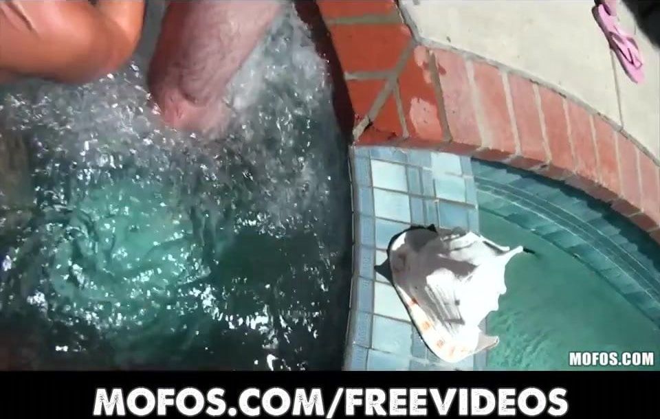 Two big-booty blonde teens start an orgy in the hot tub
