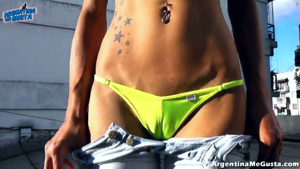 Breathtaking Body! Wearing Tight Jeans and a G-String. WOW!