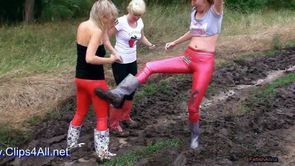 Trailer - 3 Girls in Slinkystylez and wellies