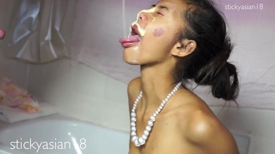 Me petite stickyasian18 Cherry show you mi pussy