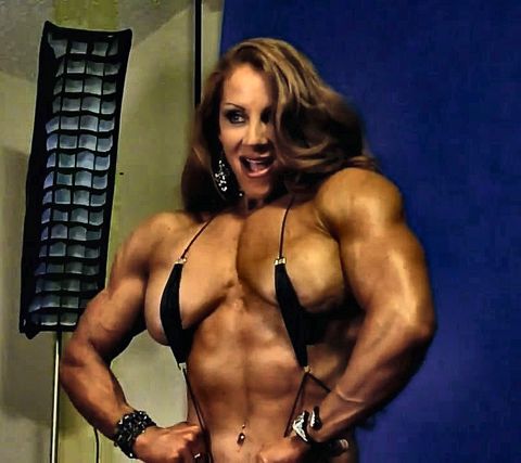 Sexy Muscle Goddess in Studio 1