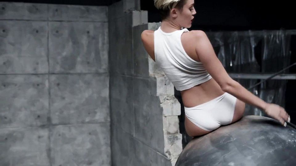 Miley Cyrus - Wrecking Ball (Explicit)