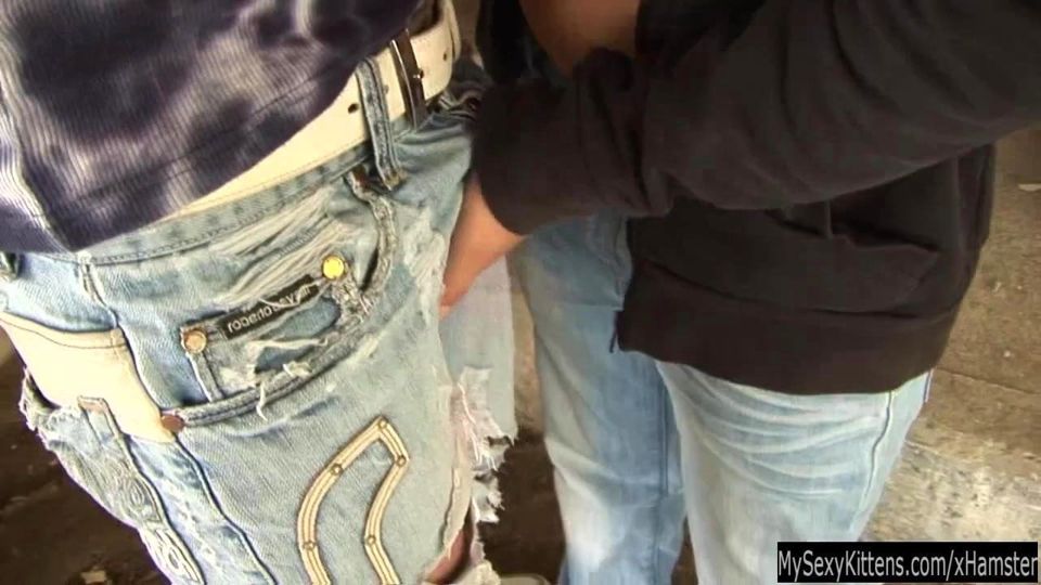 Teen minx Sindy gets fucked outdoors
